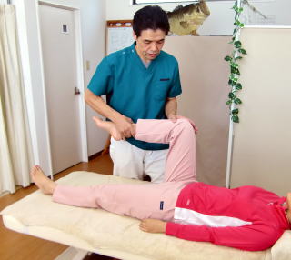 �j���[���E�p�^�[���E�Z���s�[�@�o�b�q�s�i�S�g�������˗Ö@�j�Ҋ֐߂̉���f�Ă��܂��B
�啪�s�����̃J�C���v���N�e�B�b�N ���̉@ �@�@�@�@�u�}�i�J�C���v�@TEL097-551-0911